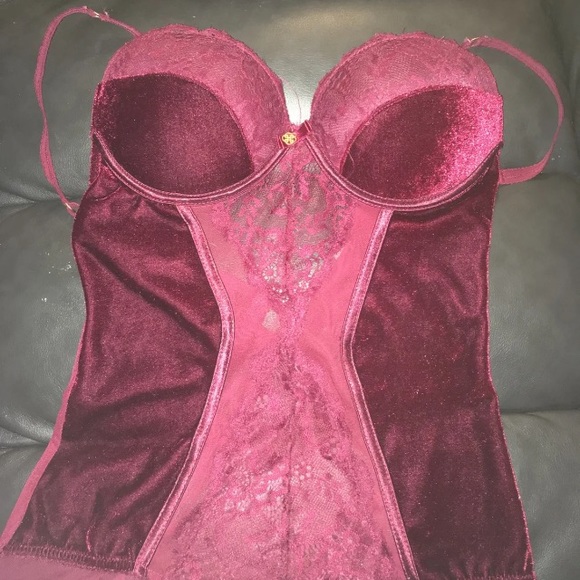 Lingerie - Picture 1 of 6